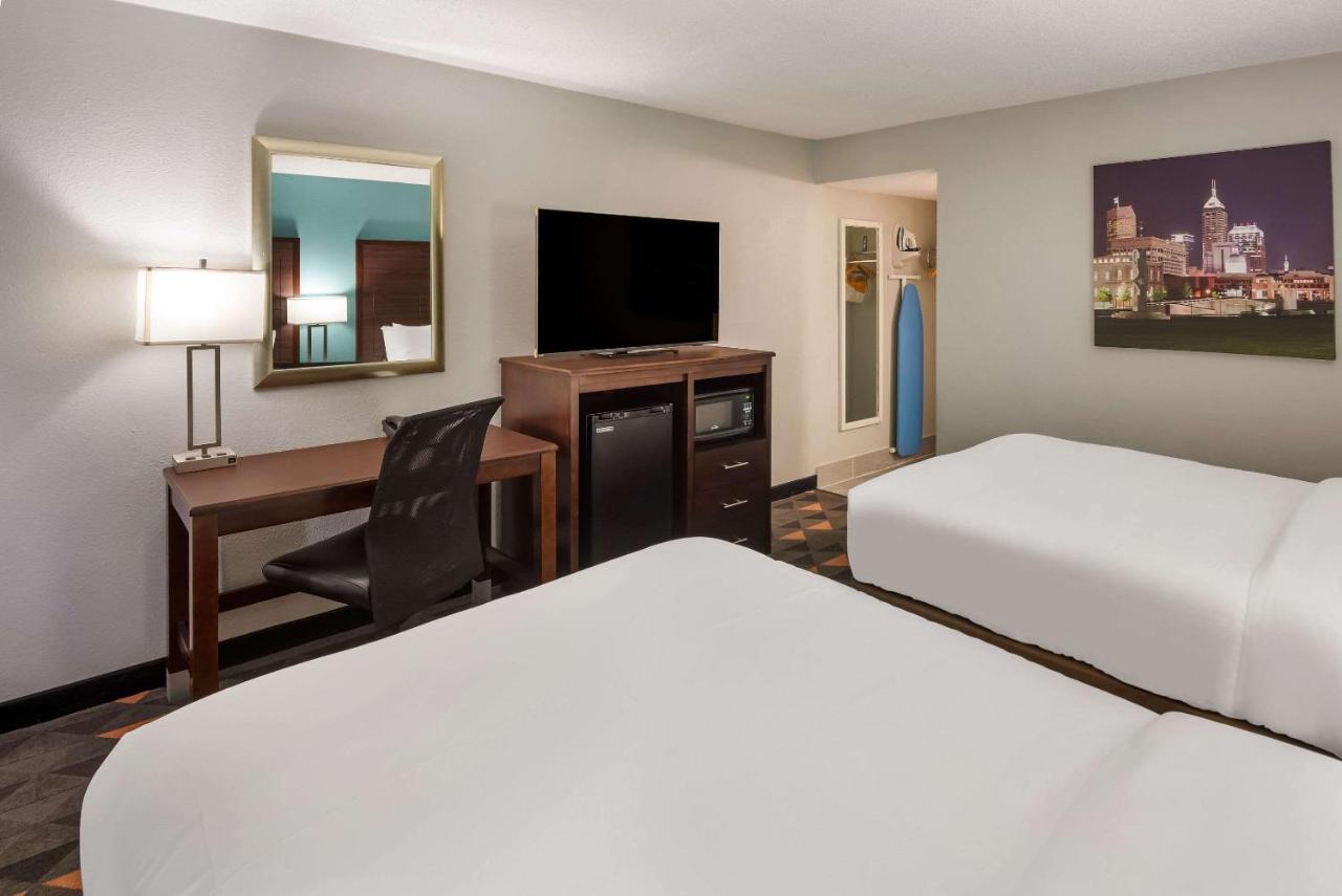 Clarion Pointe Indianapolis Northeast Hotel Castleton Exterior foto