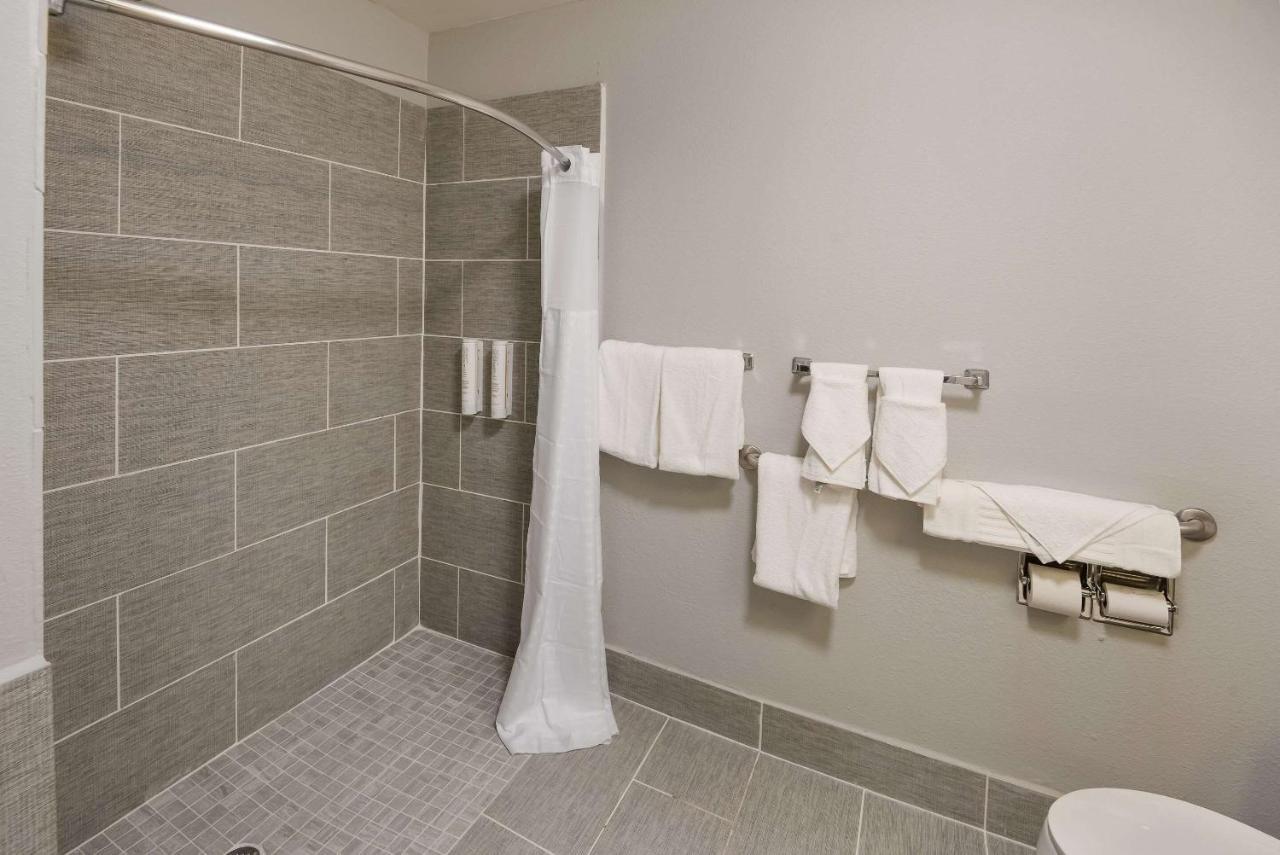 Clarion Pointe Indianapolis Northeast Hotel Castleton Exterior foto