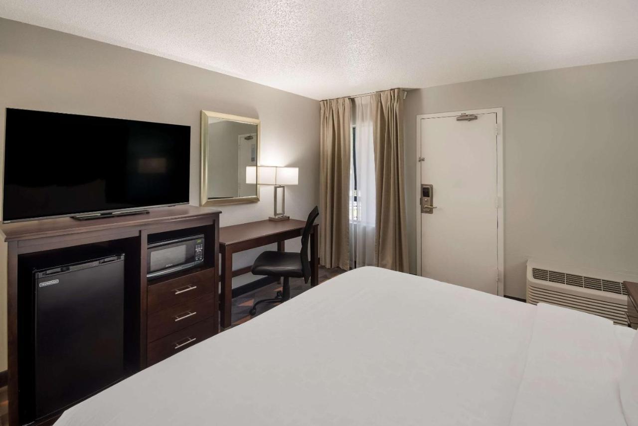 Clarion Pointe Indianapolis Northeast Hotel Castleton Exterior foto