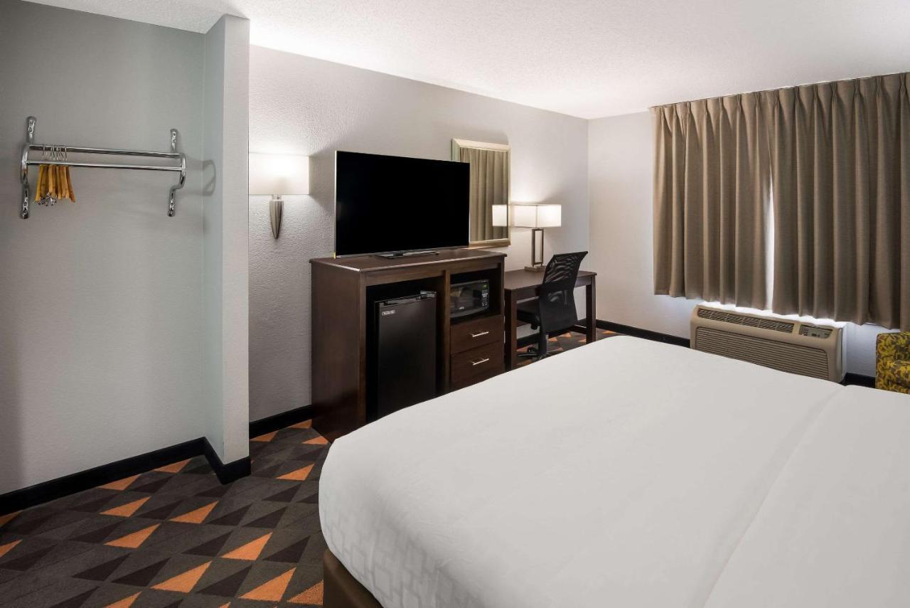 Clarion Pointe Indianapolis Northeast Hotel Castleton Exterior foto