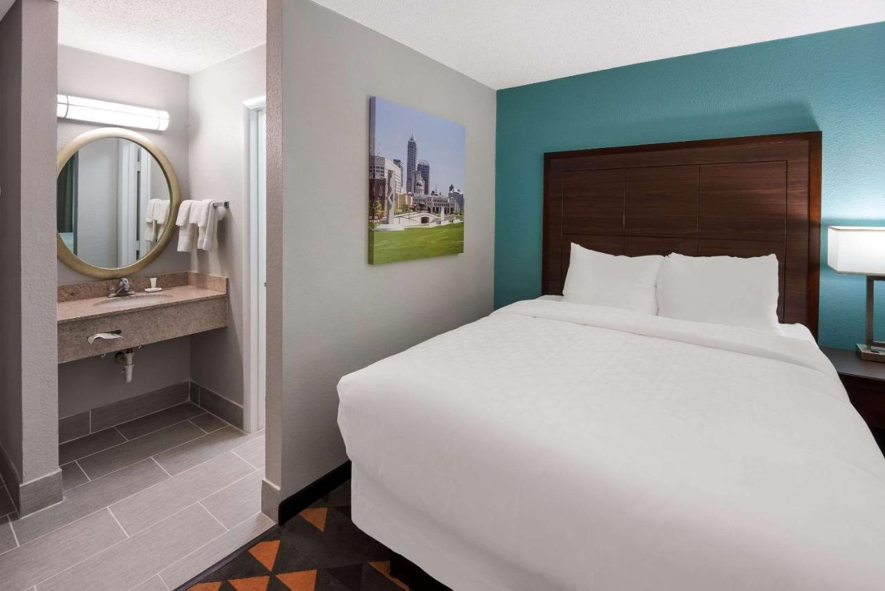 Clarion Pointe Indianapolis Northeast Hotel Castleton Exterior foto
