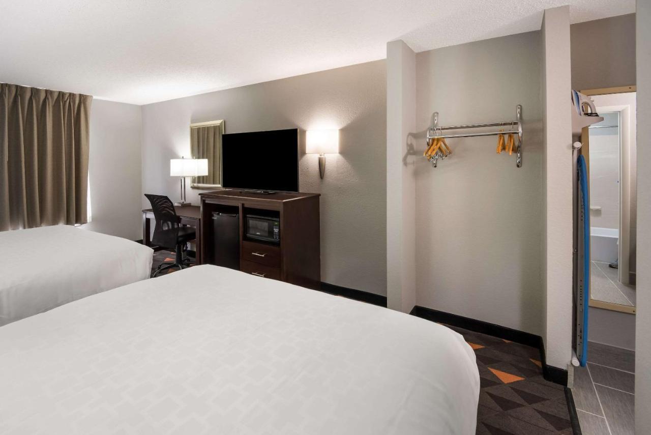 Clarion Pointe Indianapolis Northeast Hotel Castleton Exterior foto